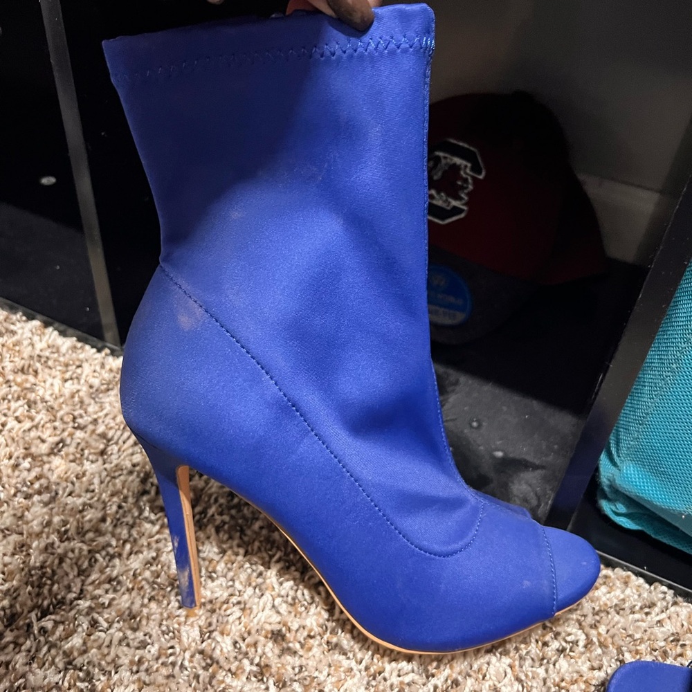 Peep toe bootie
